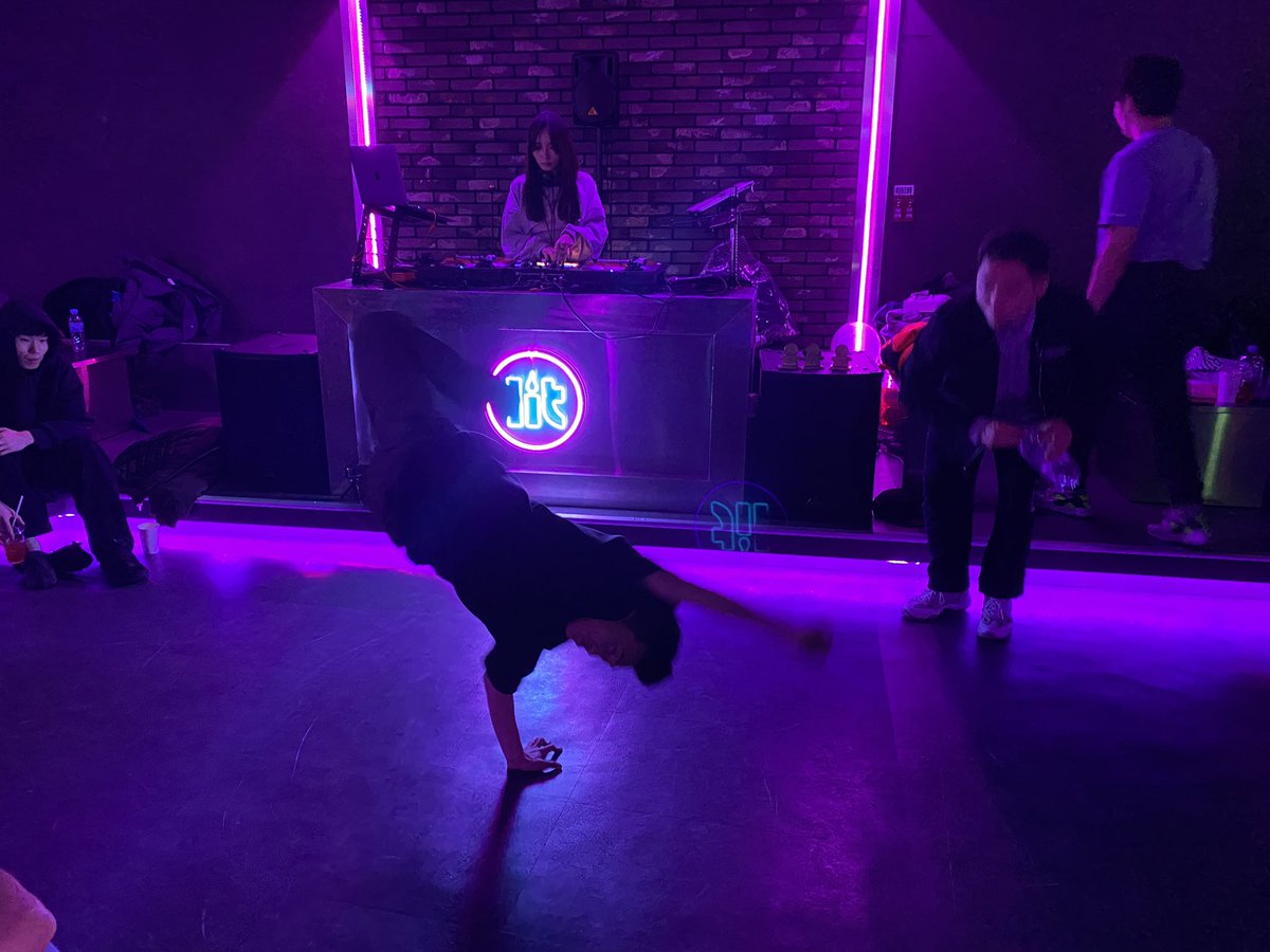 IamPinnacle's tweet photo. Last nights bboy event at Lit Lounge Itaewon was soooo dope!! https://t.co/3rLBz0AmlB