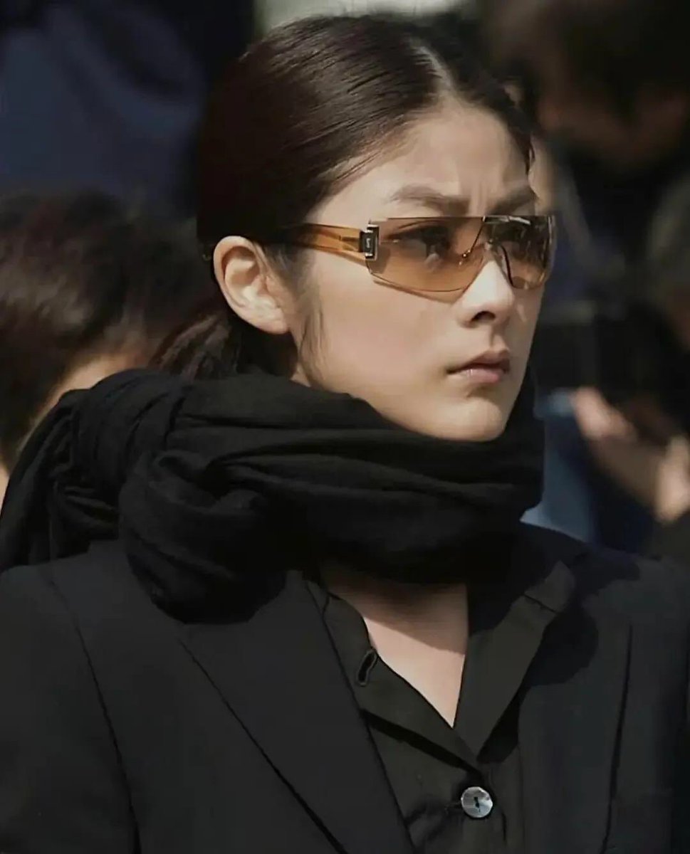 grovymango's tweet image. Thinking abt how hongkong celebs pulled up to Anita mui’s funeral . I need my 3 friends to absolutely slay like this at my funeral