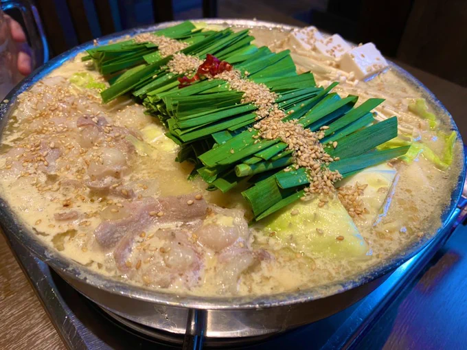 肉丸先生(@nikumarusuisann )と吉谷光平先生(@kakikurage)と3人でお食事会してきました〜!!

もつ鍋徳永屋美味しかったし話も沢山できて楽しかったですしサインに凄みがありますの…。プロですわ…。ありがとうございました! 