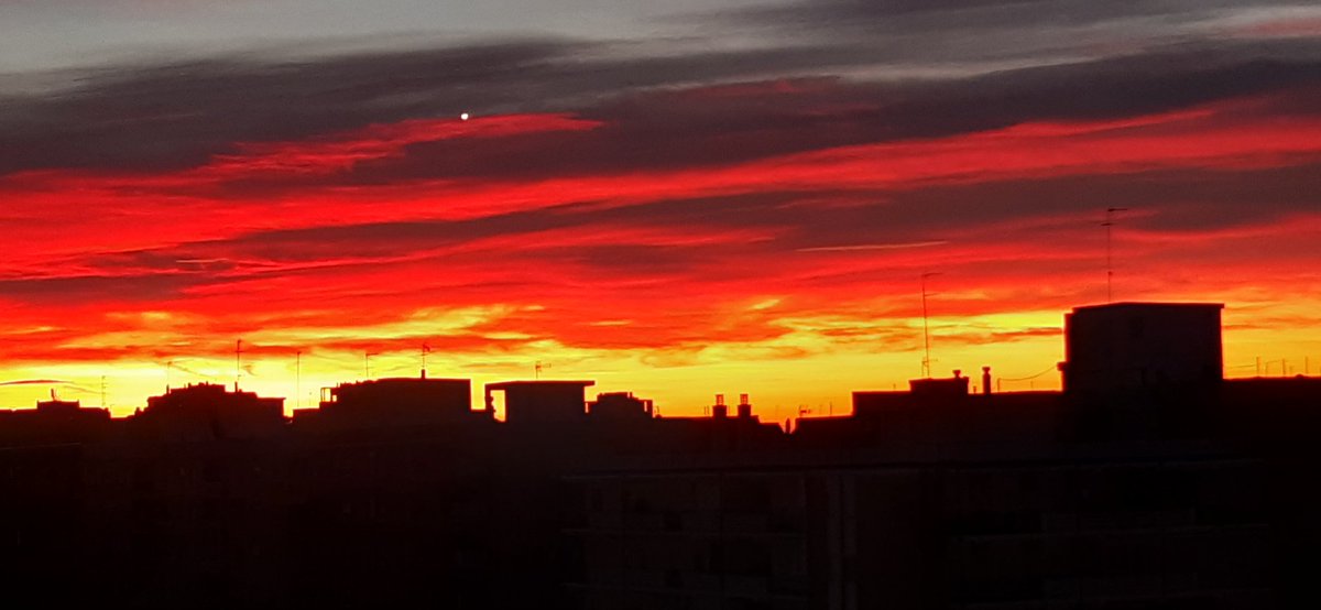 Paco21180524's tweet photo. Don"t worry If you are still able to admire beauty in the sky 'cause that means that you still keep your essence ✨😍#myfavouritelandscapes https://t.co/kWYQfuFs46