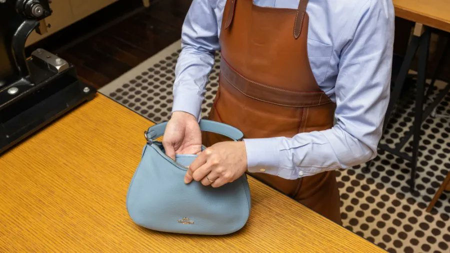 apparelweb's tweet photo. 【メゾン×エシカル】
「コーチ」が「コーチ」製品の再生、再構築、再利用する循環型エコシステム「コーチ リラブド」プログラムをローンチ
#coach #ethcal
https://t.co/cnoIz2W51b https://t.co/89Q8wDtgXJ