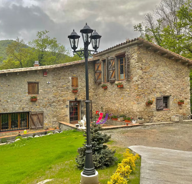 casesrurals's tweet photo. Us presentem El Nou Can Peric. És una casa situada al mig del bosc i distribuida amb 3 apartaments.
🏡 Capacitat de 6 + 6 + 4 persones.
👉 Comarca del Ripollès

#casesrurals #turismerural #barcelona #turismorural #casasrurales #elnoucanperic #ripolles #ig_catalonia https://t.co/Ed534TD7MF
