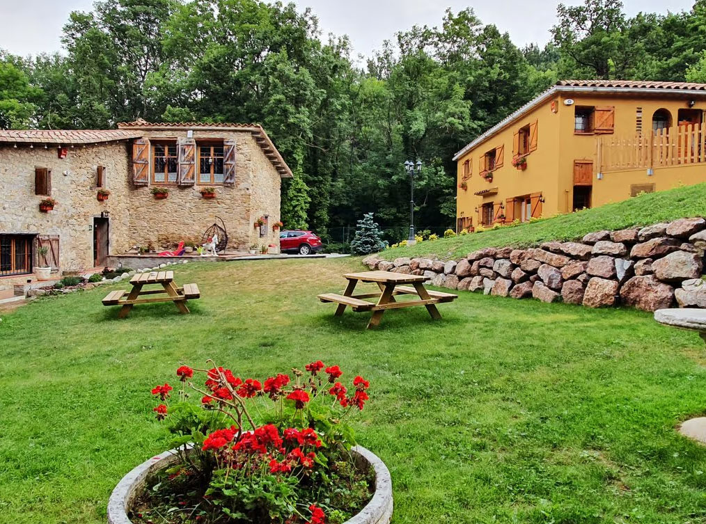 casesrurals's tweet photo. Us presentem El Nou Can Peric. És una casa situada al mig del bosc i distribuida amb 3 apartaments.
🏡 Capacitat de 6 + 6 + 4 persones.
👉 Comarca del Ripollès

#casesrurals #turismerural #barcelona #turismorural #casasrurales #elnoucanperic #ripolles #ig_catalonia https://t.co/Ed534TD7MF