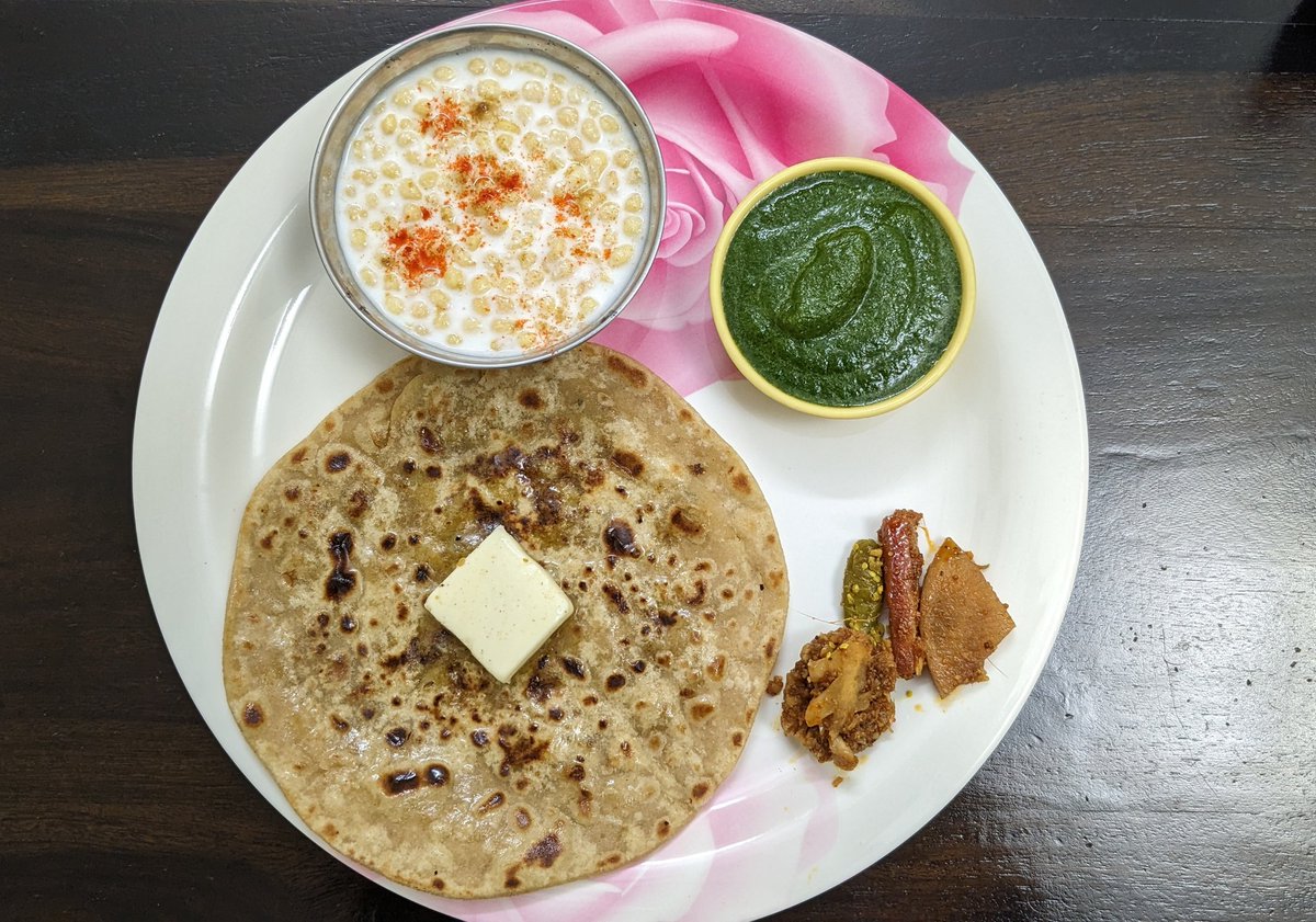 Life_For_Azad's tweet photo. Bivi ki farmaish pe.... Gobhi Paratha 😋
Inspired by @varunuppal
#DemonstrationEffect
Pic Courtesy: @hedonistic_simp https://t.co/Q8eH3xLzsf