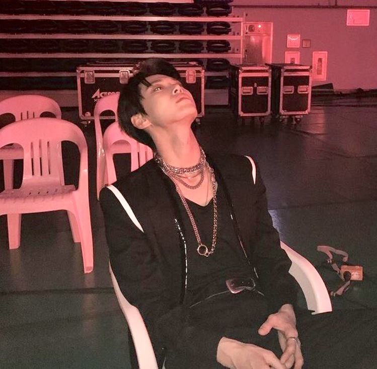 jvanoo_'s tweet photo. Comes with the wind is his soothing
voice paired with an enigmatic  and
gentle  charisma; like a warm trap he melt anyone who stares at him.

   ───────── 𝙆𝙞𝙢 𝙙𝙤𝙮𝙤𝙪𝙣𝙜 https://t.co/AYDFQ3N5BT