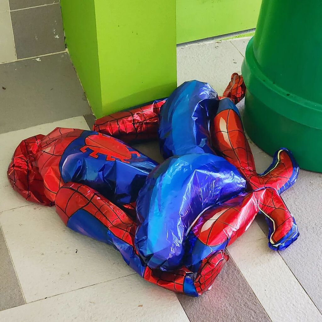 tech4tea's tweet image. Found dead and discarded in our friendly neighbourhood - a tragic end to our favourite superhero.

#tech4tea instagr.am/p/CnbTt-DySKN/