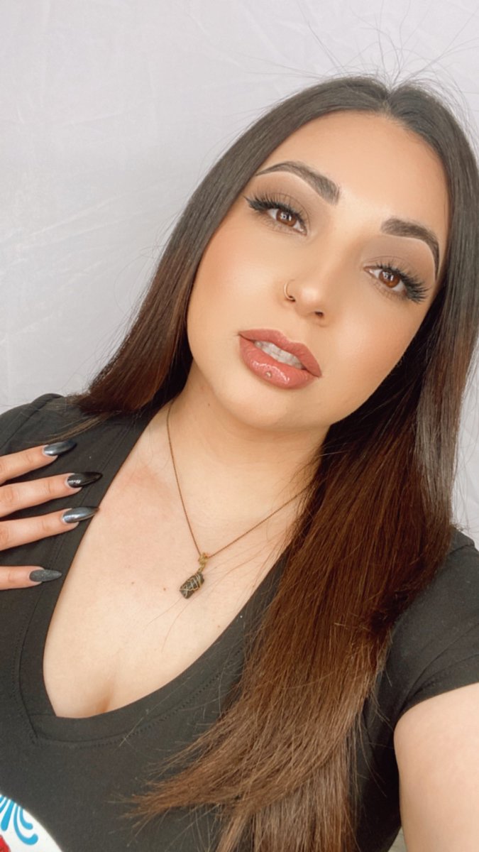 glue2myOFFstrip's tweet image. Did this one shadow with a black pearl eyeliner 🖤✨ simple and cute ☺️ do you like to keep it simple? #makeup #simplelook #love #22