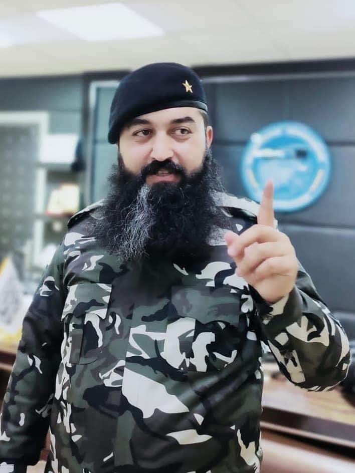 ansmln2's tweet photo. ته به وایې د الق اعـده مسؤلینو څخه دی
خو دا یو افغانی پښتون سړی دی،😊

ور مخته کړئ زړونه.!! https://t.co/vdJ3Kn2MaG