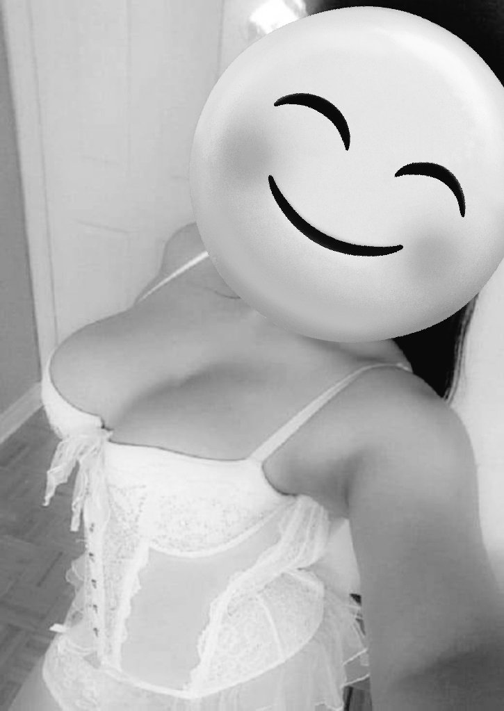 LongFoxy's tweet photo. Acaban de estafarma horrible😣supongo que todo esta perdido.. (Foto para alentarnos a comprarme) https://t.co/csX4GTCH8z