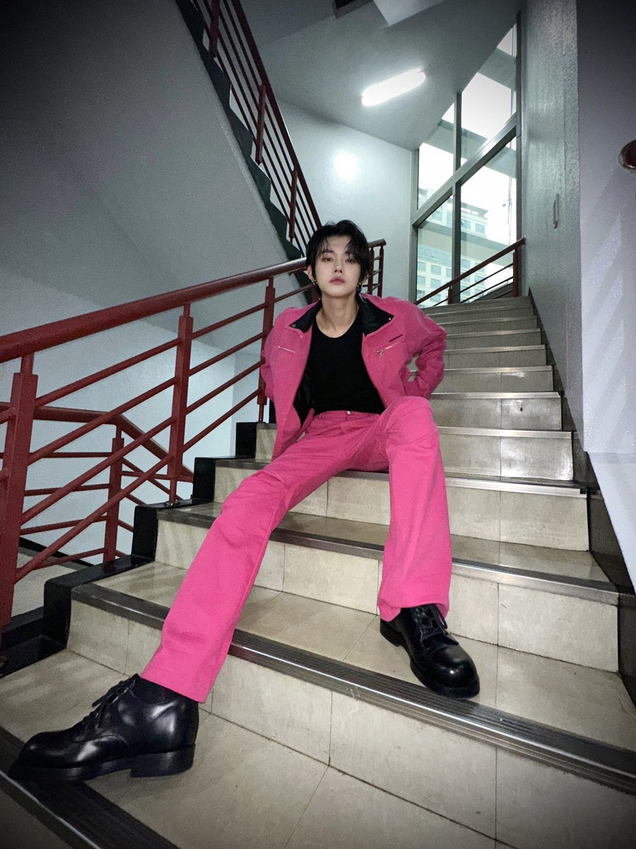 soochivee's tweet photo. 역시 남자는 핑크 https://t.co/KlGJnLo3Bz
