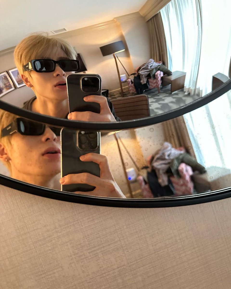 yunotized's tweet photo. _jeongjaehyun instagram post 

"wait. what, who?"

JAEHYUN 😭😭😭 https://t.co/YN7FB369G1