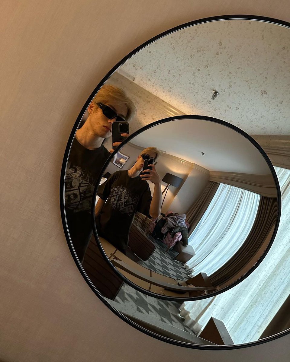yunotized's tweet photo. _jeongjaehyun instagram post 

"wait. what, who?"

JAEHYUN 😭😭😭 https://t.co/YN7FB369G1