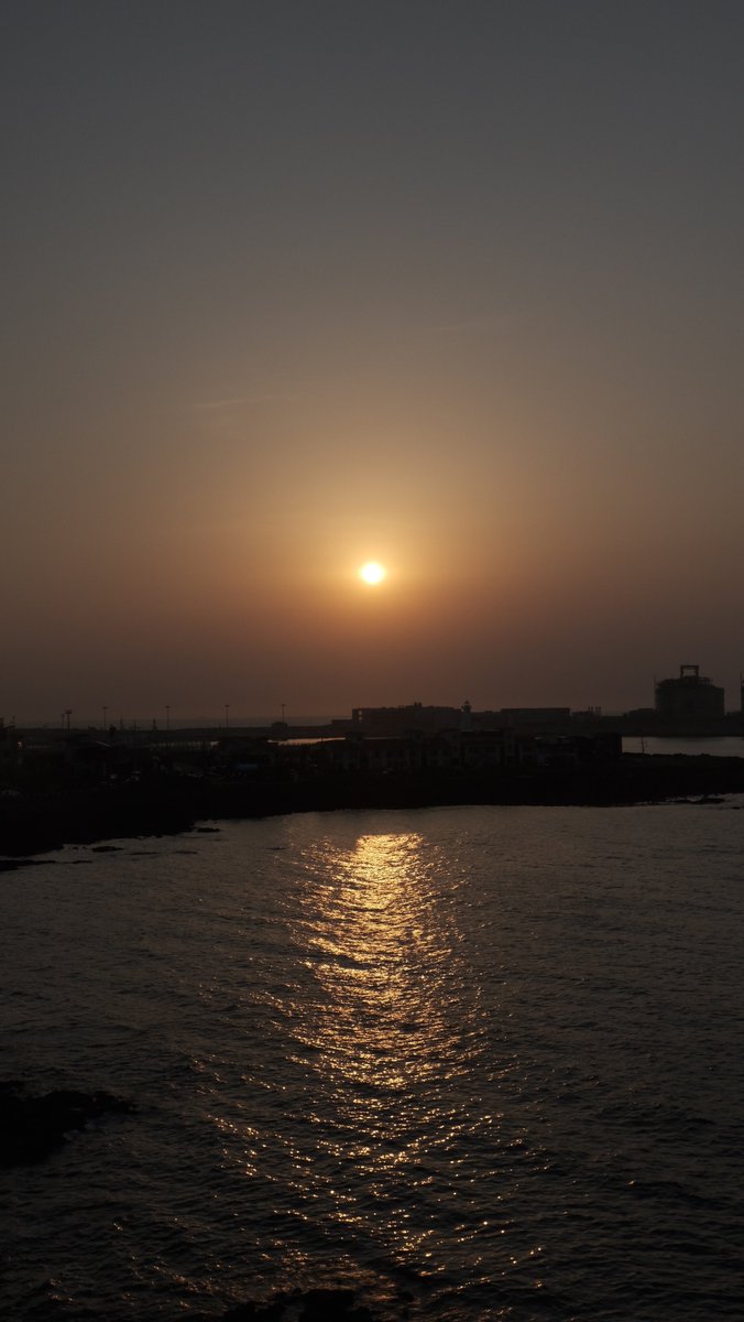 갑자기 새삼 퇴사하고 2주 동안 제주에 다녀온 시간이 엄청 소중하고 귀한 시간이었구나 싶은 생각이 들었다 언제 또 그렇게 여유로운 시간이 생길 지 모르겠고... 다시 가고 싶다 🥹