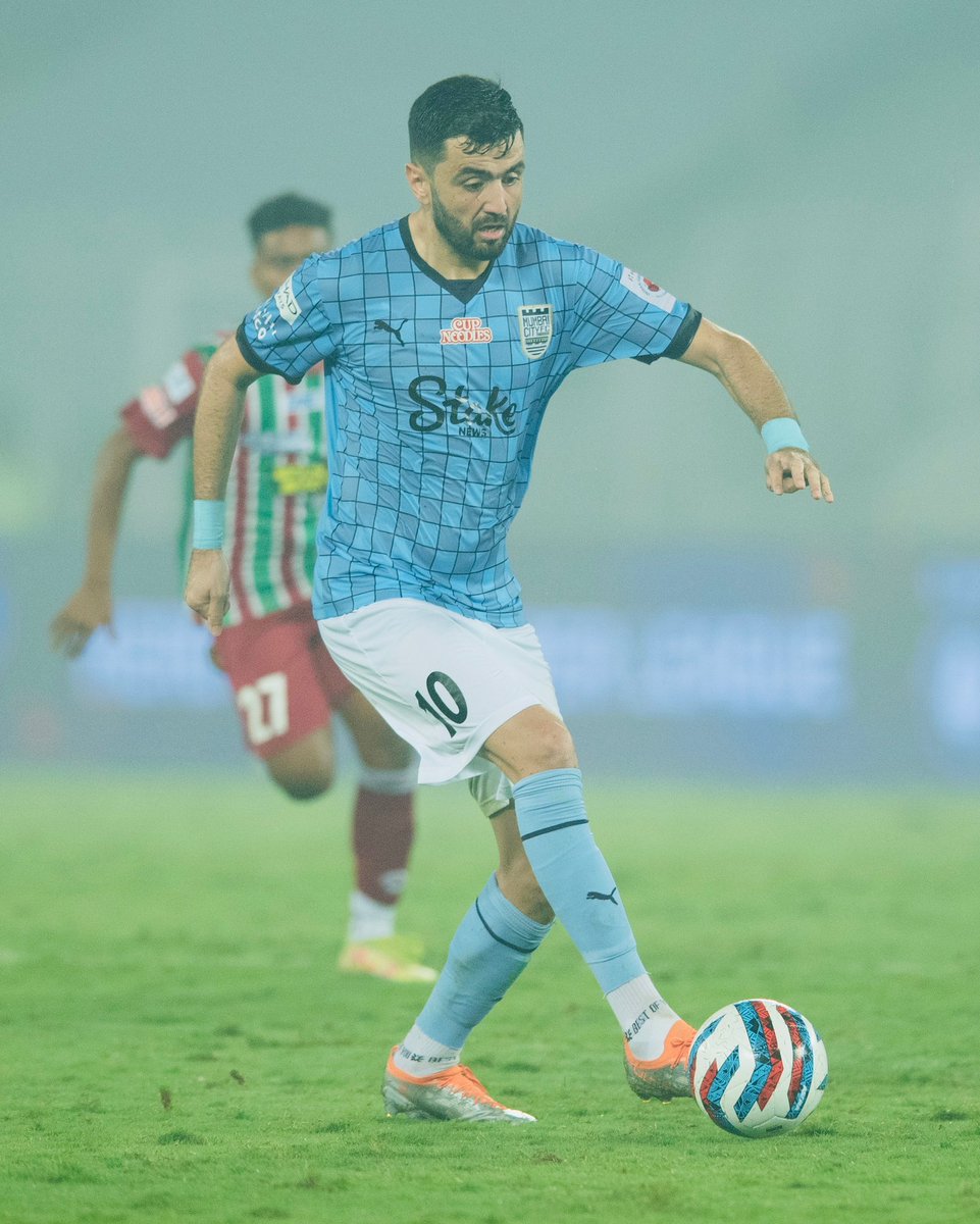 MumbaiCityFC's tweet photo. 6๏ธโฃ successful tackles ๐ฅ
4๏ธโฃ clearances ๐ช
3๏ธโฃ shots blocked โ
Coupled with defensive solidarity and some stunning passes, Ahmed Jahouh delivered a midfield masterclass for the ages last night ๐ ATK Mohun Bagan! ๐ช
#ATKMBMCFC #MumbaiCity #AamchiCity ๐ต https://t.co/iel8hBU2EJ