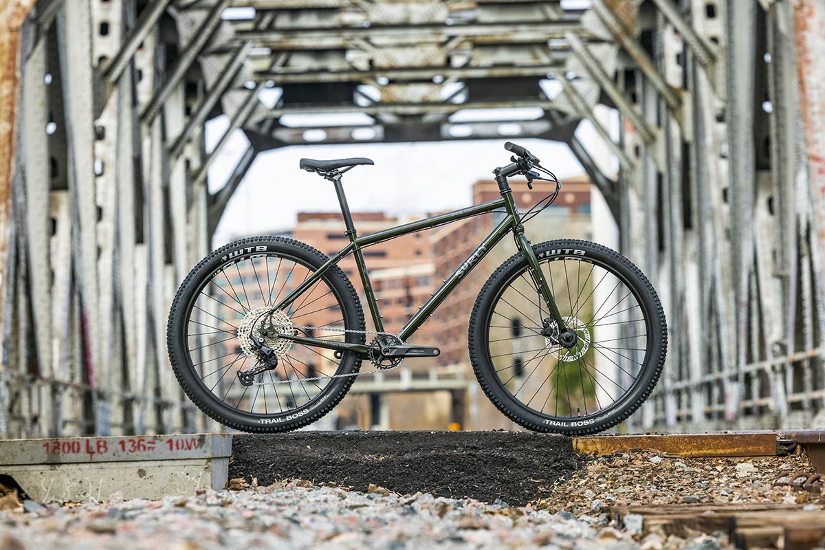 dirty__mac's tweet photo. 【緊急告知】
SURLYのエントリーバイクBRIDGE CLUBが入荷してきました!数台入荷のうちGREENのSとM、BLACKのSの計3台がフリーです。
今回を見逃すと来年となります。
ご相談、ご購入お待ちしてます!
https://t.co/Wiy8vgVHgD
#surlybikes #bridgeclub #maccycles #サーリー #マックサイクルズ https://t.co/Zd8OPilN1M