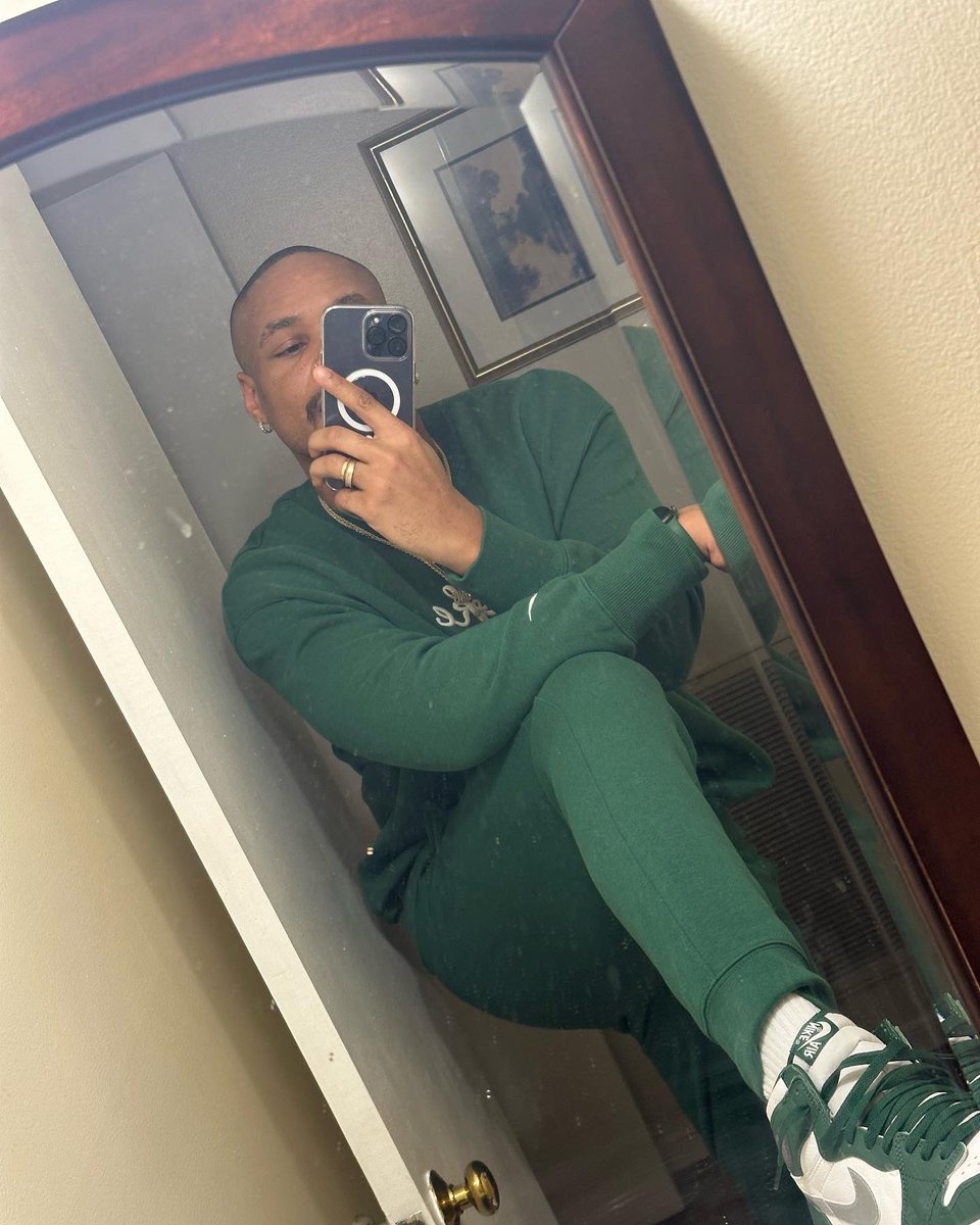 SWAG_CRAZ's tweet image. Forest green!