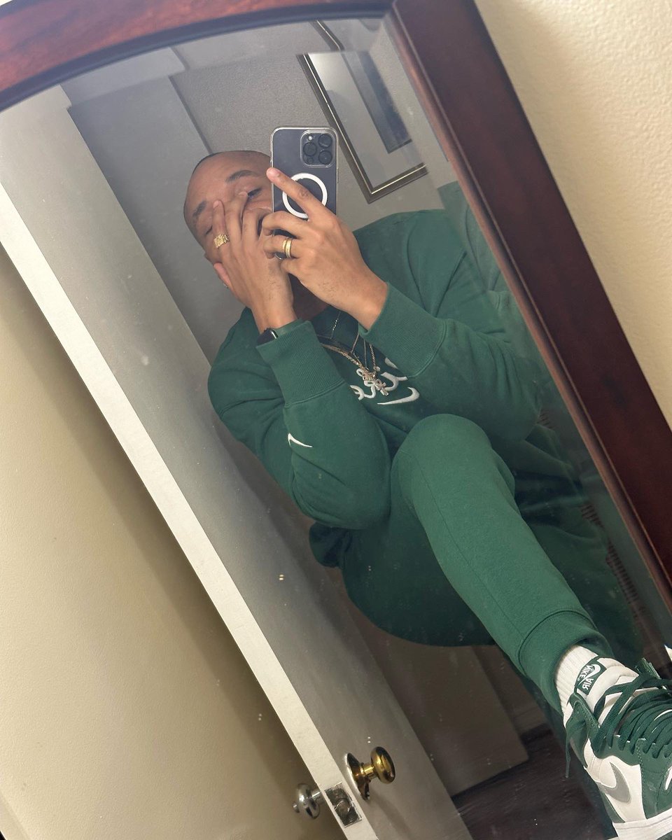 SWAG_CRAZ's tweet image. Forest green!