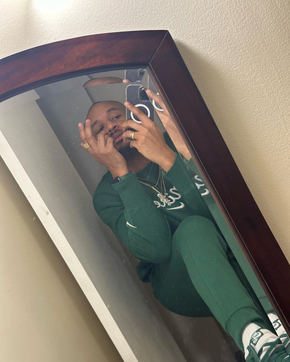 SWAG_CRAZ's tweet image. Forest green!