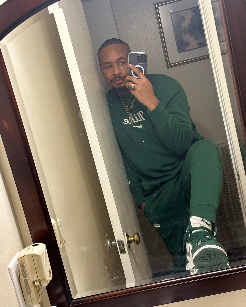 SWAG_CRAZ's tweet image. Forest green!