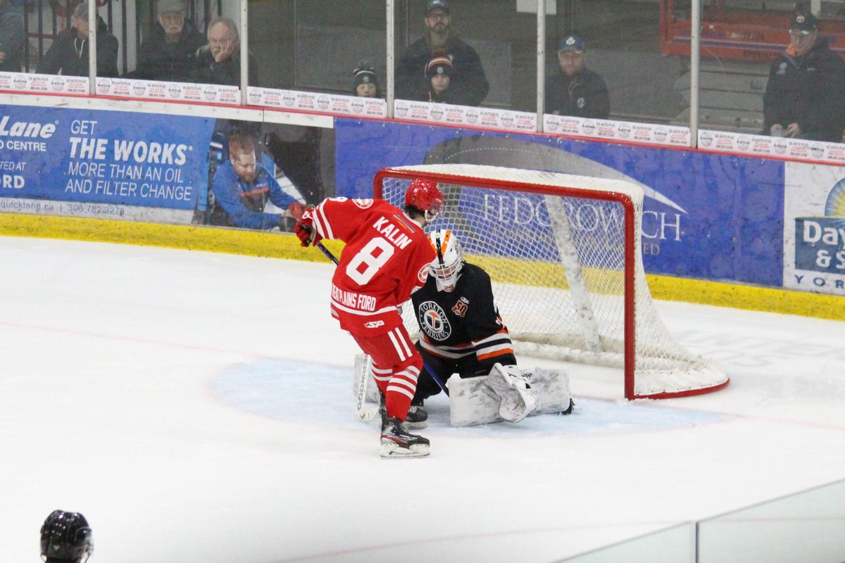 weyburnredwings's tweet photo. Scoring summary from @SCSaskatchewan

Kalin ties it up with four minutes to go, it goes all the way until a shootout, and Kalin comes in clutch again with the shootout winner!

FINAL (SO)
Red Wings 3
Terriers 2

#WeyburnRedWings #SJHL https://t.co/APFAD9oL6l