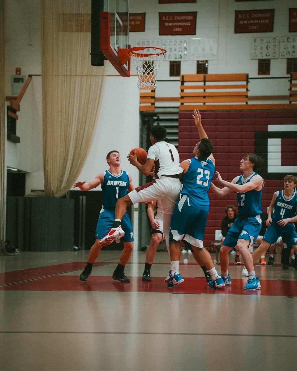 Braysonthedon's tweet photo. Sophomore year 2023 Shout out to @RSF_Media1 for the love #10gradeyr2023 #hoops #nerr #basketball #salemhighschool https://t.co/jUh3OdL6E0