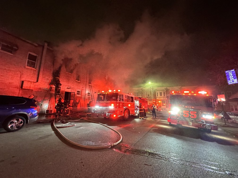 BCFDL734's tweet photo. 🔥WORKING DWELLING FIRE🔥
2200 blk W Baltimore St 21223
#PenroseFayetteStreetOutreach
@docbullock

#BMORESBravest on scene with fire showing from a 2 story row home. Additional units requested.

📷@MikeHuggMedia https://t.co/z3JhCZ6VPq
