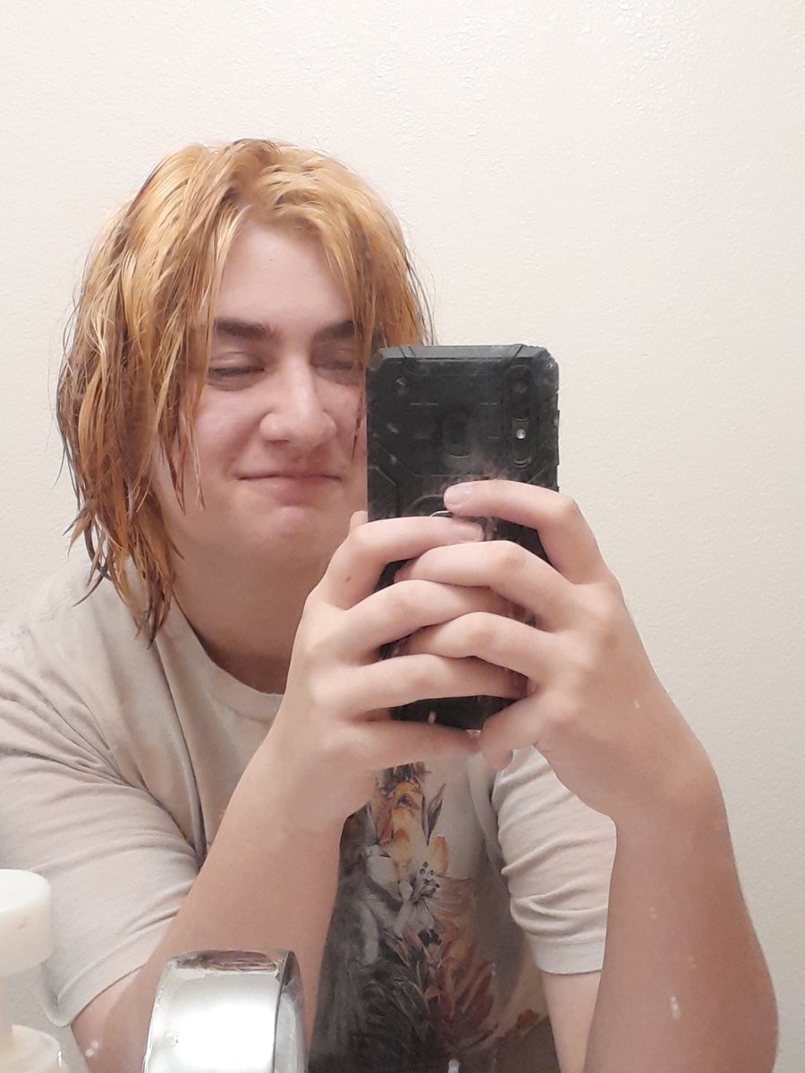 i deleted twitter. it was getting to be too much. not even thinking of getting it again. just wanted to say i dyed my hair and i look really nice and you should enjoy it with me. ok. that's all. bye.