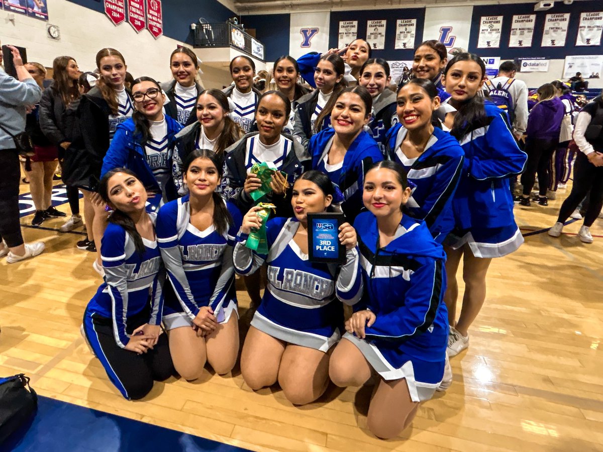 Congratulations to our JV songleaders for earning 3rd place and qualifying for nationals at today’s comp!!🥉🙌🏼 #roadtonationals