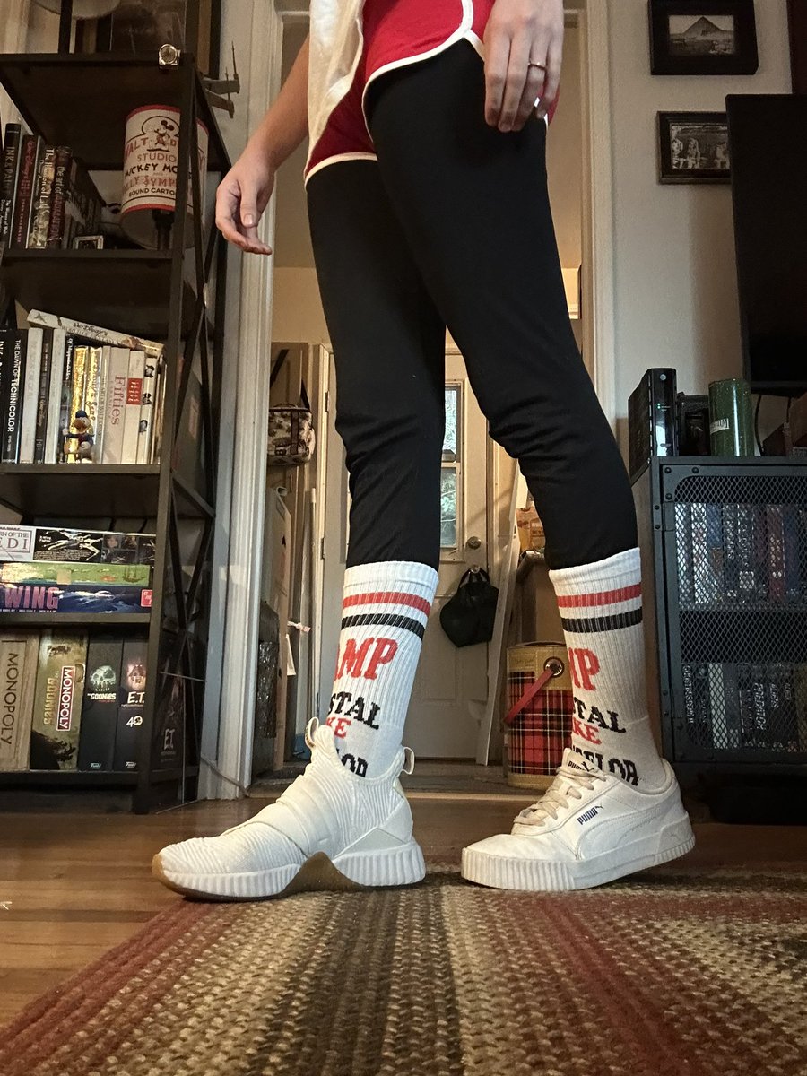 TheBabeluck's tweet photo. Also me last night taking #selfies trying to figure out which @PUMA to wear to @screamfest #FearsAndBeers event.
I’m just noticing my leggings aren’t even tight anymore 🤦🏼‍♀️
#CrystalLake #councelor
#80smovies #FridayThe13th #HorrorMovies #atleastitried https://t.co/vss3Egowfm