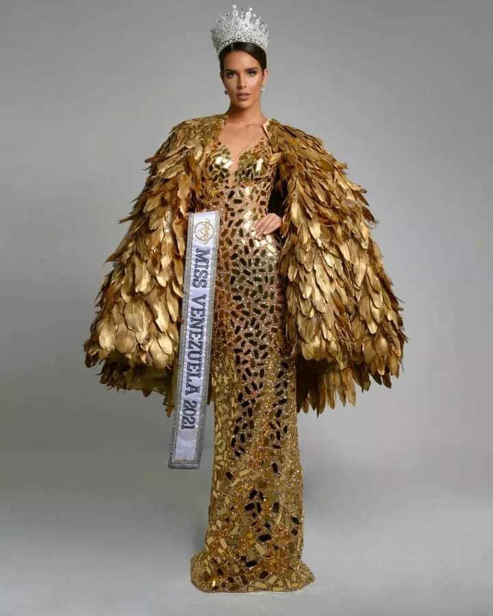 QuirozAnderson's tweet photo. Amanda Dudamel es y serás nuestra Miss Universo
#ROBOUNIVERSAL https://t.co/3ScExLcTLt