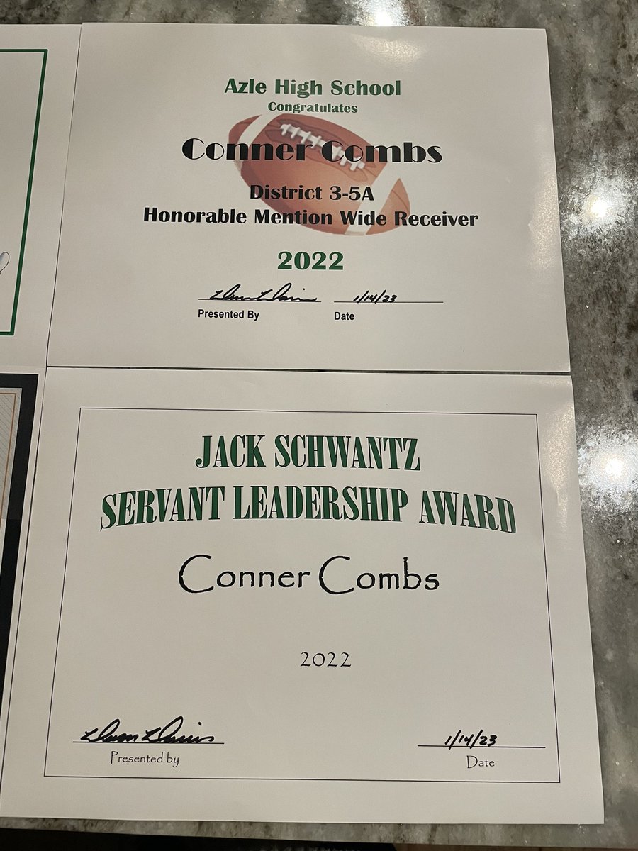 combs_britni's tweet photo. Incredibly proud of our son, Conner! He opened the varsity football banquet with an amazing prayer, and led to receive the Jack Schwantz Servant Leadership award, Academic All-State, 2nd team All-Academic District and Honorable Mention Wide Receiver 🏈 

#nextupcollegefootball https://t.co/nhr3z43pH7