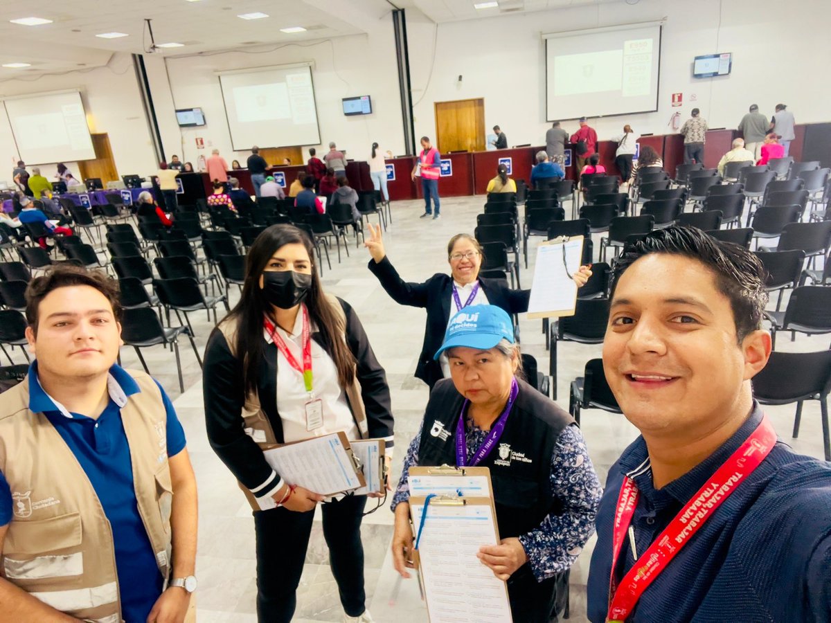 MisaelCcastillo's tweet photo. Esta semana, estuvimos en el Presupuesto Participativo, invitando y apoyando a los ciudadanos a elegir las obras que se implementen con su dinero.🏗️⚠️👷🏻

Con gobiernos más abiertos y participativos en Zapopan.🤝 https://t.co/QAHhToHzvM