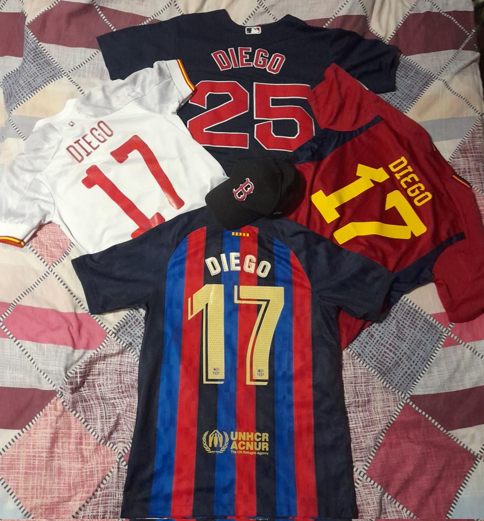 _DiegoMiranda's tweet photo. Aprovecho para agradecer a la  [@TiendaFRreturn] por mi última adquisición (camiseta de España del Mundial) haciendo posible que mi colección personal siga creciendo. 

Así que si pretendes vestir con la mejor ropa deportiva no dudes en contactarlos. 😉👕🔝 https://t.co/lCRFSlUFyt