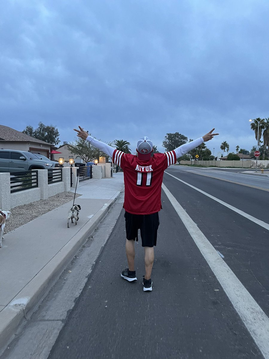 vicngaby's tweet photo. @49ers Happy walk! Let’s keep it going! #49ers #bangbangninersgang https://t.co/YXtR509RRb