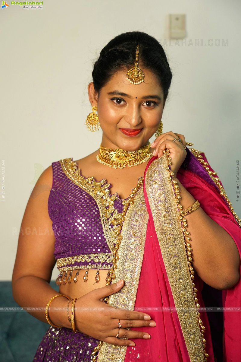 Ragalahariteam's tweet photo. Teja Reddy Stunning Look In Traditional Dress
Check out Exclusive Photoshoot - https://t.co/zgo7cxbGXa
#TejaReddy #Photoshoot #Traditional #TeluguGirl #LangaVoni 3Halfsaree #LehengaCholi #Jewellery https://t.co/f8vuDgL2yM