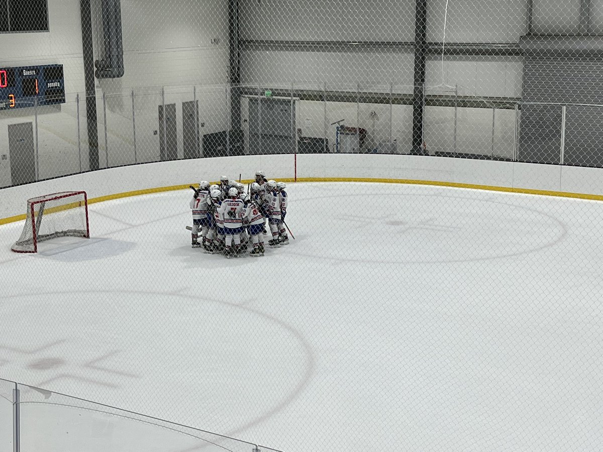 LadyAdmirals's tweet photo. The @SeattleJrHockey Lady Admirals advance to the Championship game after beating the Arizona Kachinas, 5-1! They will face off in a rematch against the Richmond Ravens! Well done ladies! 👏🏽 https://t.co/2BgodVw6jV