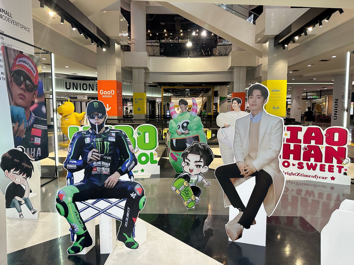 Chom_Pou's tweet photo. 📍Union Mall ชั้น G💚💚💚💚💚
#BrightZtimeofyear
#หวังอี้ป๋อ #WangYibo #王一博
#XiaoZhan #เซียวจ้าน #肖战
#UnionCountingStars https://t.co/RIJSxY4tUp