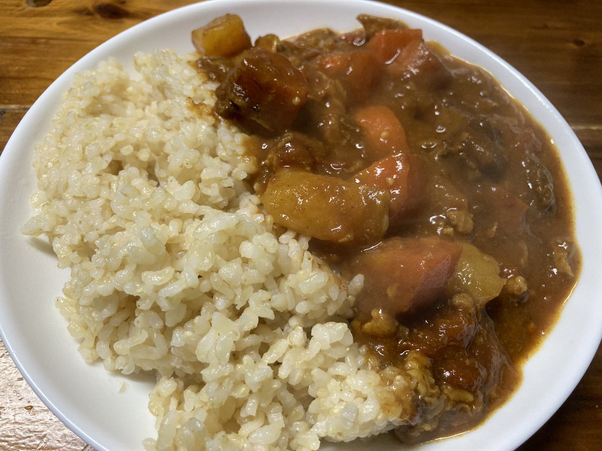 🍆1/11の食事🍽

昼
カレー

夜
餃子
卵かけご飯

間食
プロテイン

1602kcal

16時間ローファット39日目

写真撮りわすれたけど自家製餃子。
美味しい🤤

素敵な毎日を🍀

#ダイエッターさんと繋がりたい
#ダイエット垢さんと繋がりたい