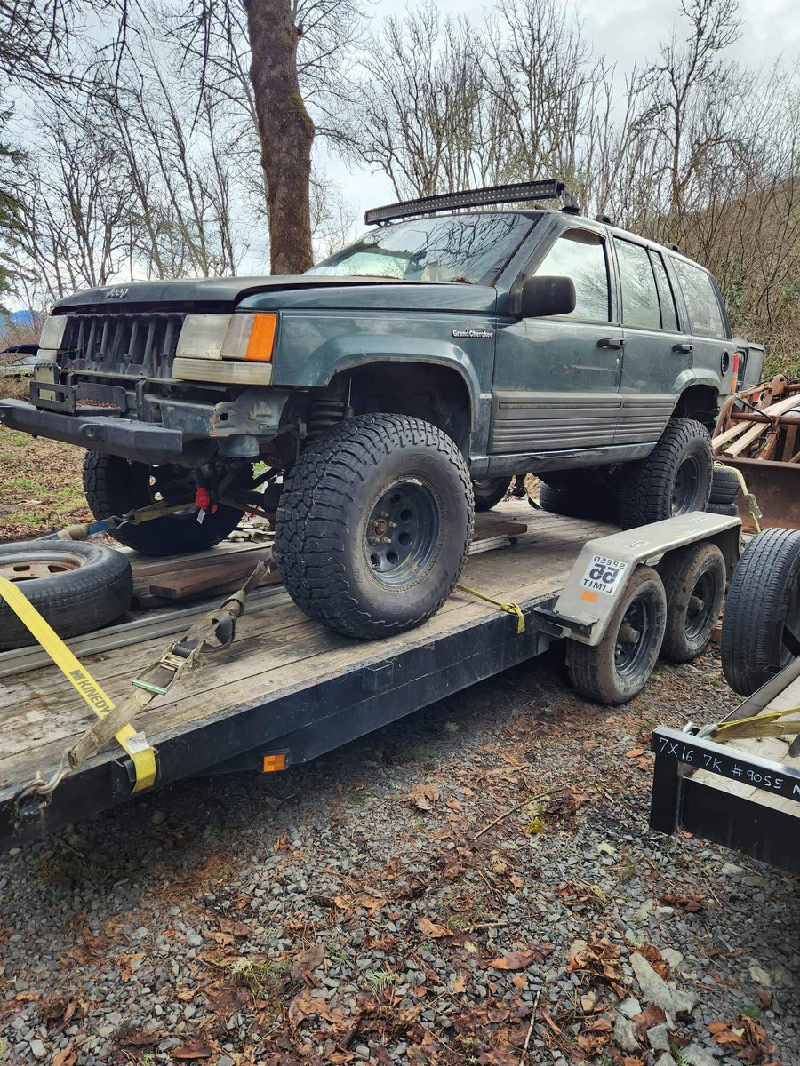 DEEG1224's tweet photo. I got a new wheeler. Getting another jeep tomorrow for the motor. Lots to learn!!! I have only helped on a demon motor swap. Already has harnesses and 6 in lift. Getting sliders and body armor. I can't wait to beat the shit out of this on the trails. #Jeep #Wheeler #trailrig https://t.co/0qmOaCwShi