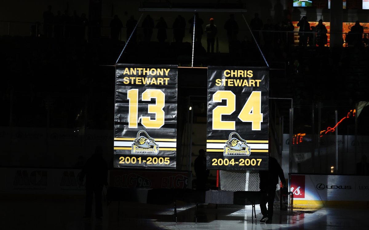 KingstonFronts's tweet photo. A night to remember!

Thank you for a great evening Anthony (@StuMunrue) and Chris (@Cstew_7) Stewart!

#FrontsHockey | #ForeverAFrontenac | @OHLHockey https://t.co/RzcvpC7yPa