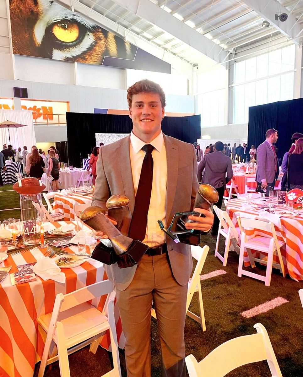 JesuitTigers_FB's tweet photo. Wade Woodaz '22 earned some hardware this fall with @ClemsonFB, including the Tigers' Most Valuable Freshman award!

#AMDG #GoTigers #JesuitFootball https://t.co/K8hviWHUsh