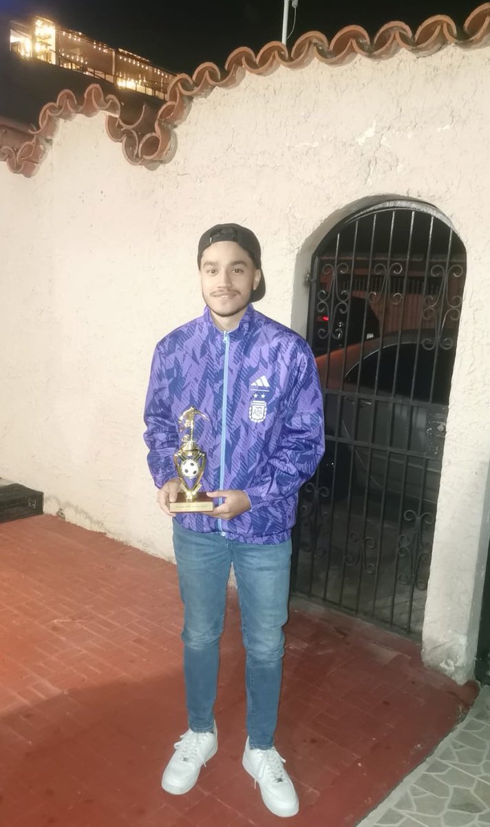LocuraFC_'s tweet photo. Nuestro máximo goleador, es nuestro campeón del torneo FIFA23. 

¡Felicidades, campeón! @PadgettG11 ⚽️😎 https://t.co/hfOnMqKthG