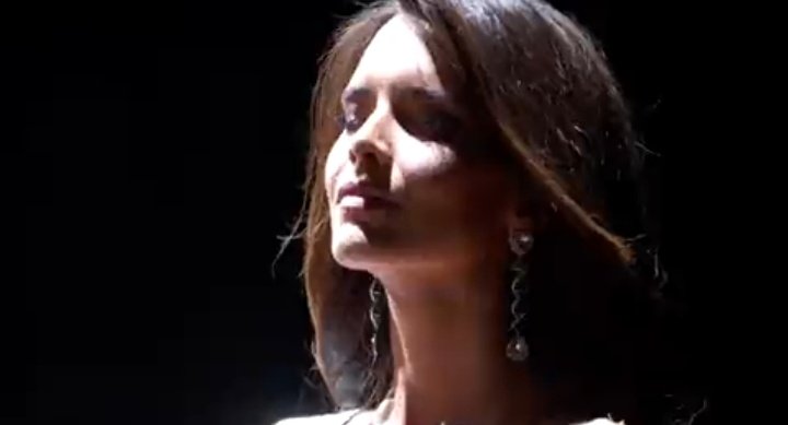PantallaDeOro's tweet photo. Obvio que NOS ROBARON la corona del Miss Universo, #AMANDADUDAMELNEWMAN fue la triunfadora de la noche. Me quedo con su demoledora respuesta ”Mas que diseñadora de modas, soy diseñadora de sueños! ¡Brutal! https://t.co/IQS4hMwTw1