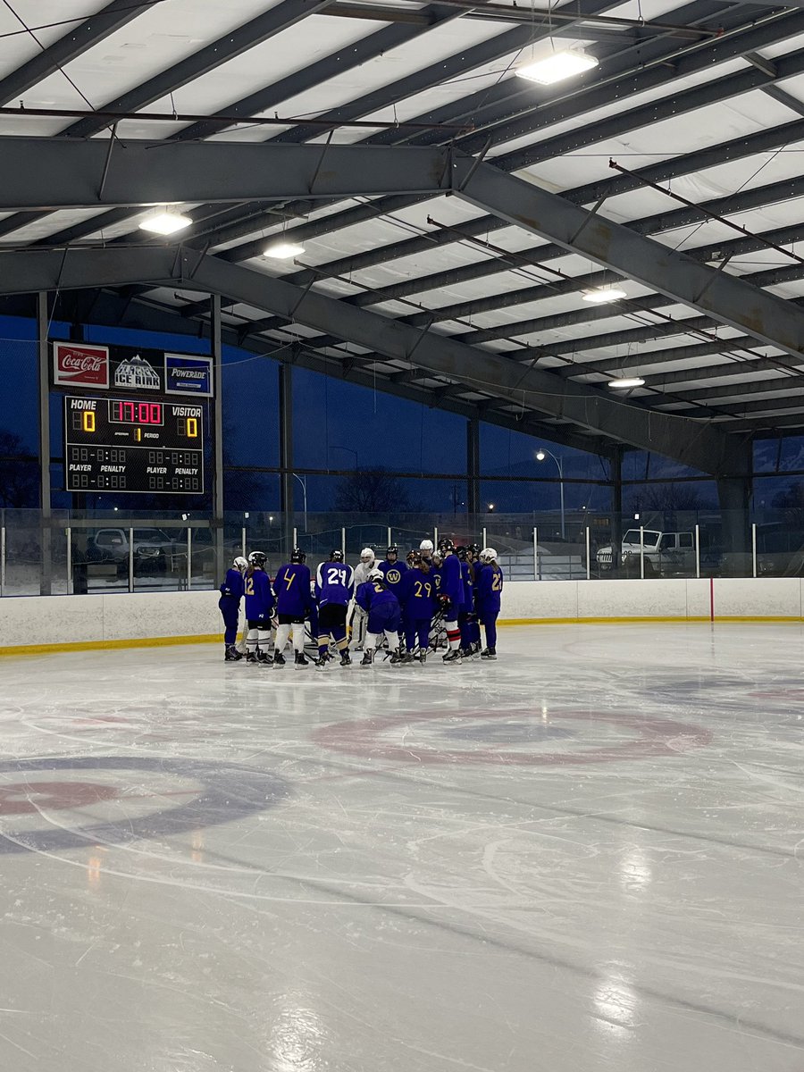 The Dawgs come away with an 8-6 win! 
🏒 Goals from Mia (4), Brighid (2), Kelly (1), Elin (1); with assists from new Huskies Paige and Monika! 
🏒 Sierra pulled off 30 saves, keeping the Huskies alive! 

We are back on the ice tomorrow for Game 4! #GoHuskies #HuskyHockey