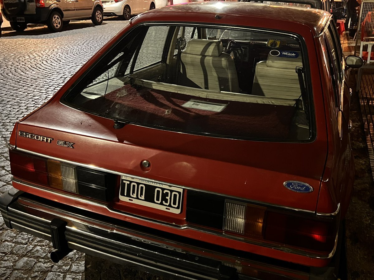 TheTVWorkshop's tweet photo. This Ford Escort in Buenos Aires. https://t.co/DxNk4858pR