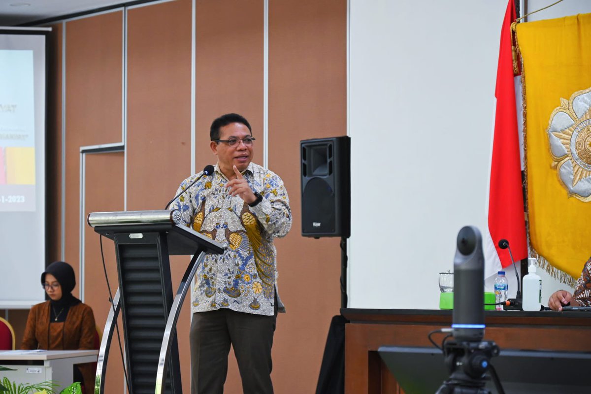 DPR_RI's tweet photo. Badan Keahlian DPR RI bersama Fakultas Hukum Universitas Gadjah Mada (UGM) menyelenggarakan FGD dengan tema "Urgensi Perubahan atas Undang-Undang Nomor 8 Tahun 1999 tentang Perlindungan Konsumen", di Auditorium Fakultas Hukum UGM, Jumat, 13 Januari 2023. #SetjenDPR #BKDPR https://t.co/P3d9GI3qNn