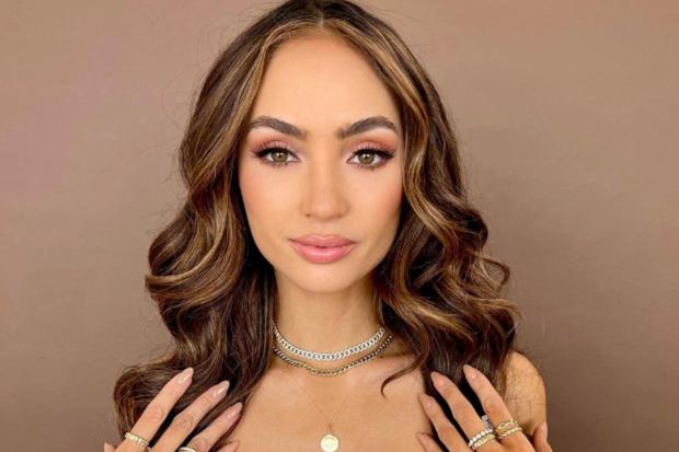 Rolex: Miss Venezuela
Casio: Miss USA