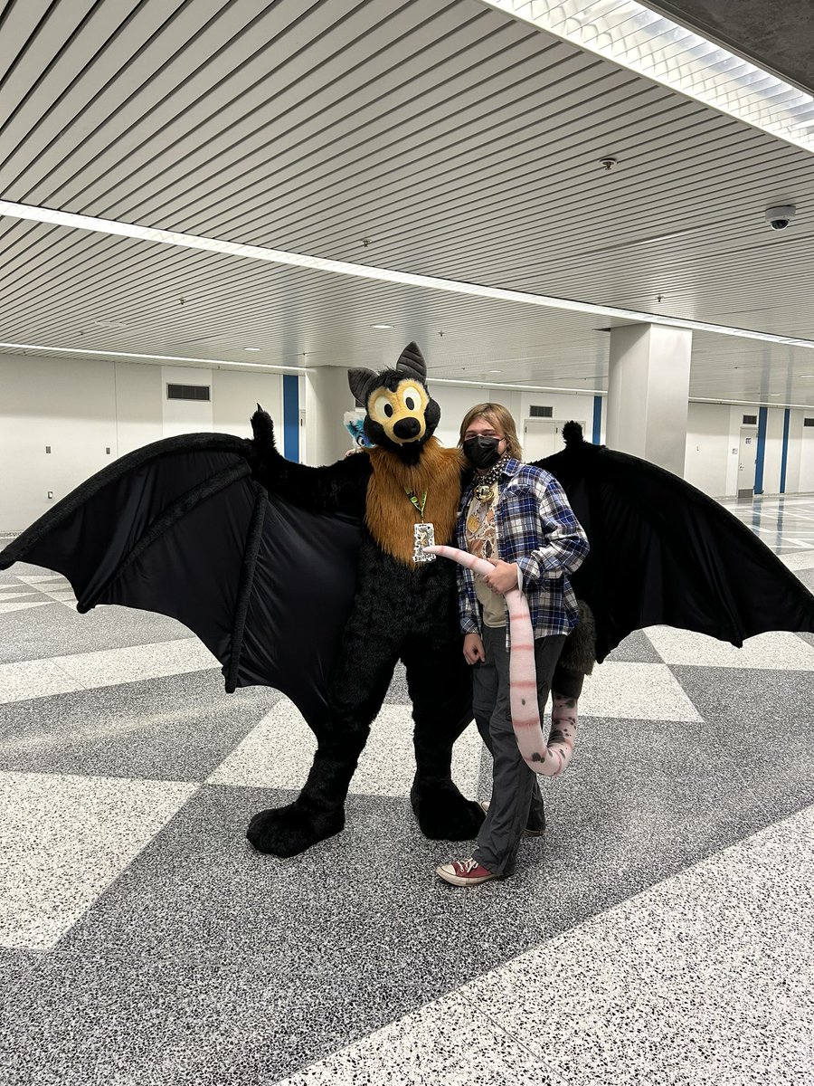 patchposs's tweet photo. Got blessed with a pic with @BaseballTheBat at FC https://t.co/whCFWw1C0i