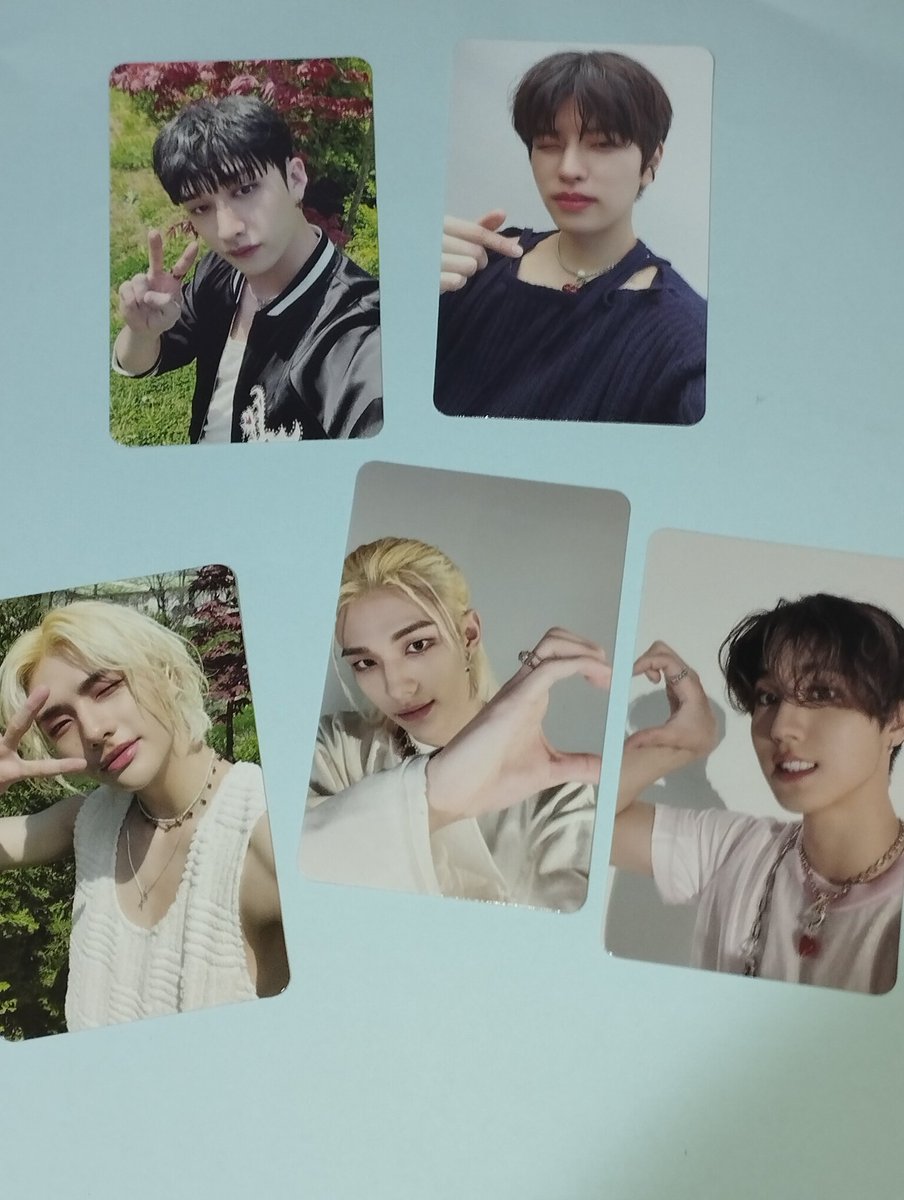 Milkswatermelon's tweet photo. Thank you sa laging bumubudol sakin sa stray kids photocards🥹as always grabe yung pag ulan ng freebies, next budol ulit🤍🤍 @linopuddingcart
#linopuddingproof https://t.co/SpfPWVXlup
