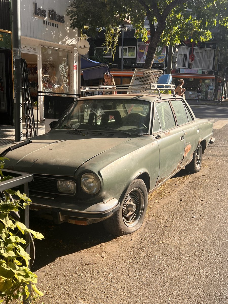 TheTVWorkshop's tweet photo. @mikebrewer what’s this model of Renault, spotted in Buenos Aires? Don’t recognise it. https://t.co/0AgKVO6XAQ